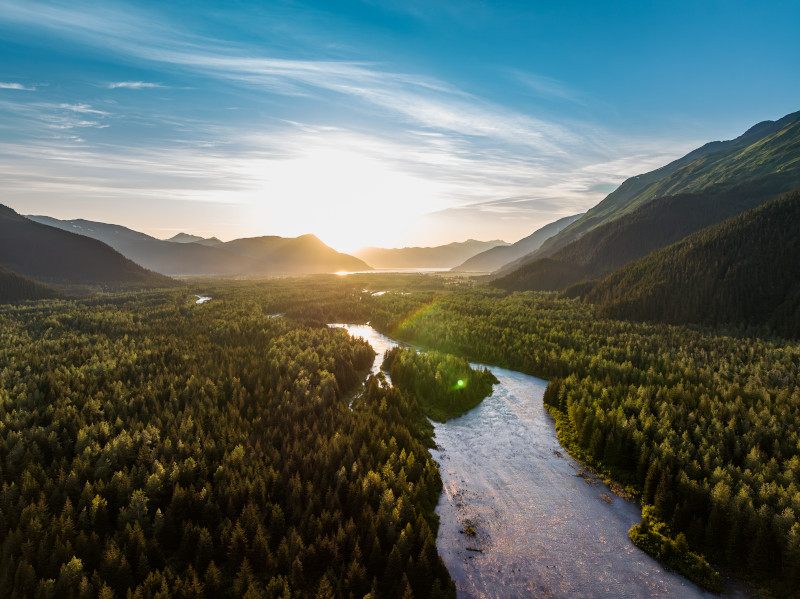 Alaska: Iconic Routes & Thrilling Excursions
