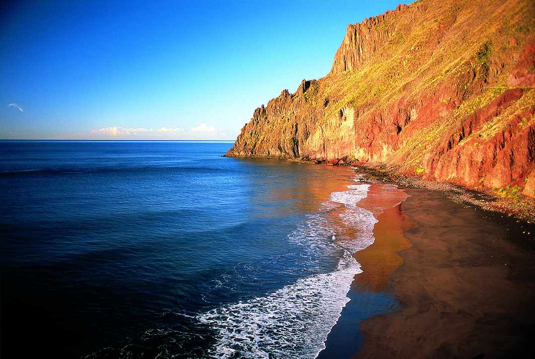 Canary Islands: Year-Round Sunshine Without Premium Prices