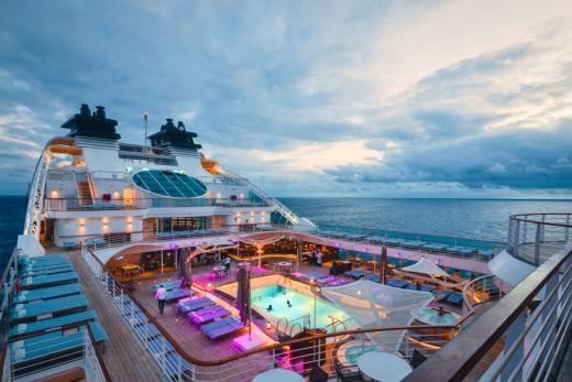 Exploring the Luxurious Amenities of Modern Cruise Ships