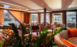 Bars & Lounges