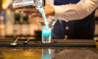 Bar & Lounges