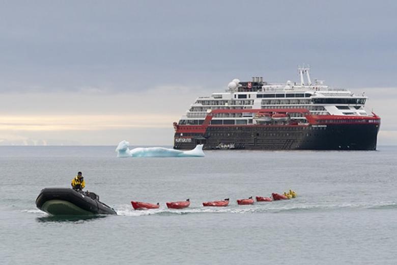 Hurtigruten Expeditions - Dunas Harbour, Canada