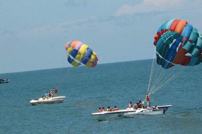 Para Gliding in Goa 