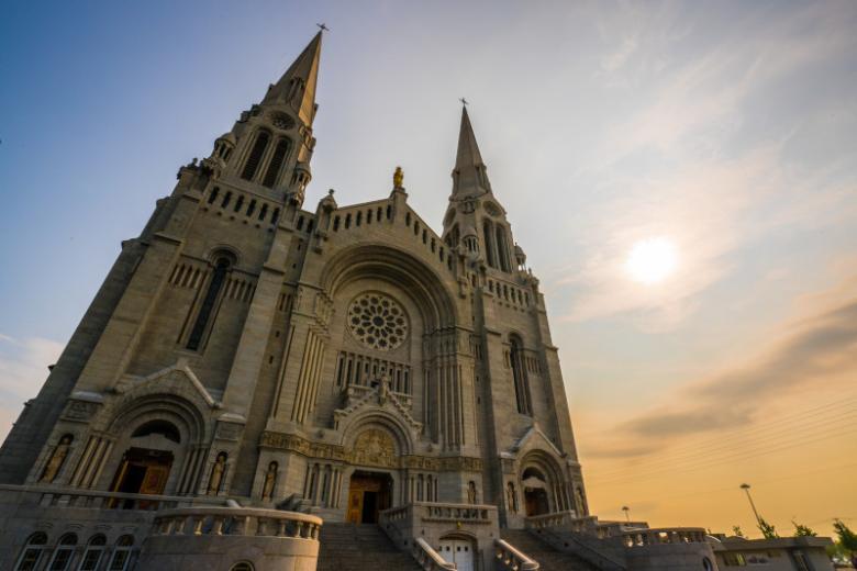Visit St. Anne Church in Quebec