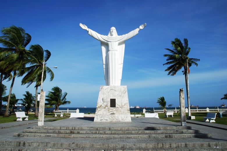 statue of Christ in Colon city park