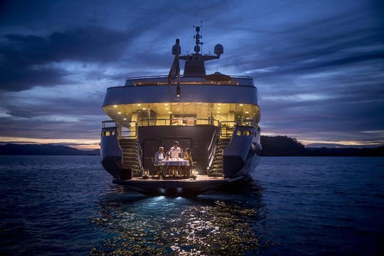 Outdoor dining aboard Aqua Blu