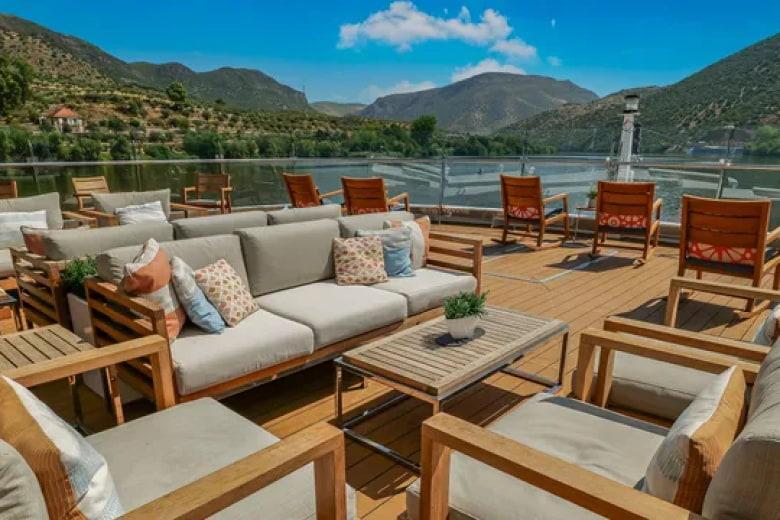 outdoor lounge
