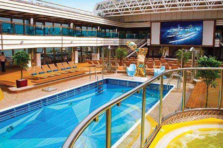 CARNIVAL CRUISES - LIDO DECK
